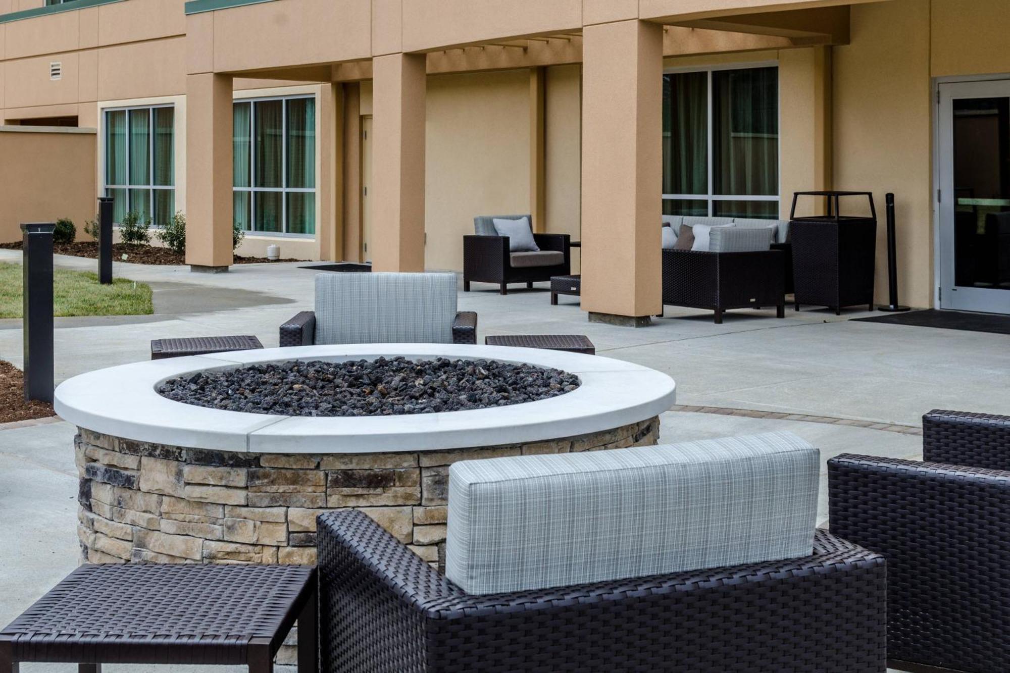 Courtyard By Marriott Somerset Dış mekan fotoğraf